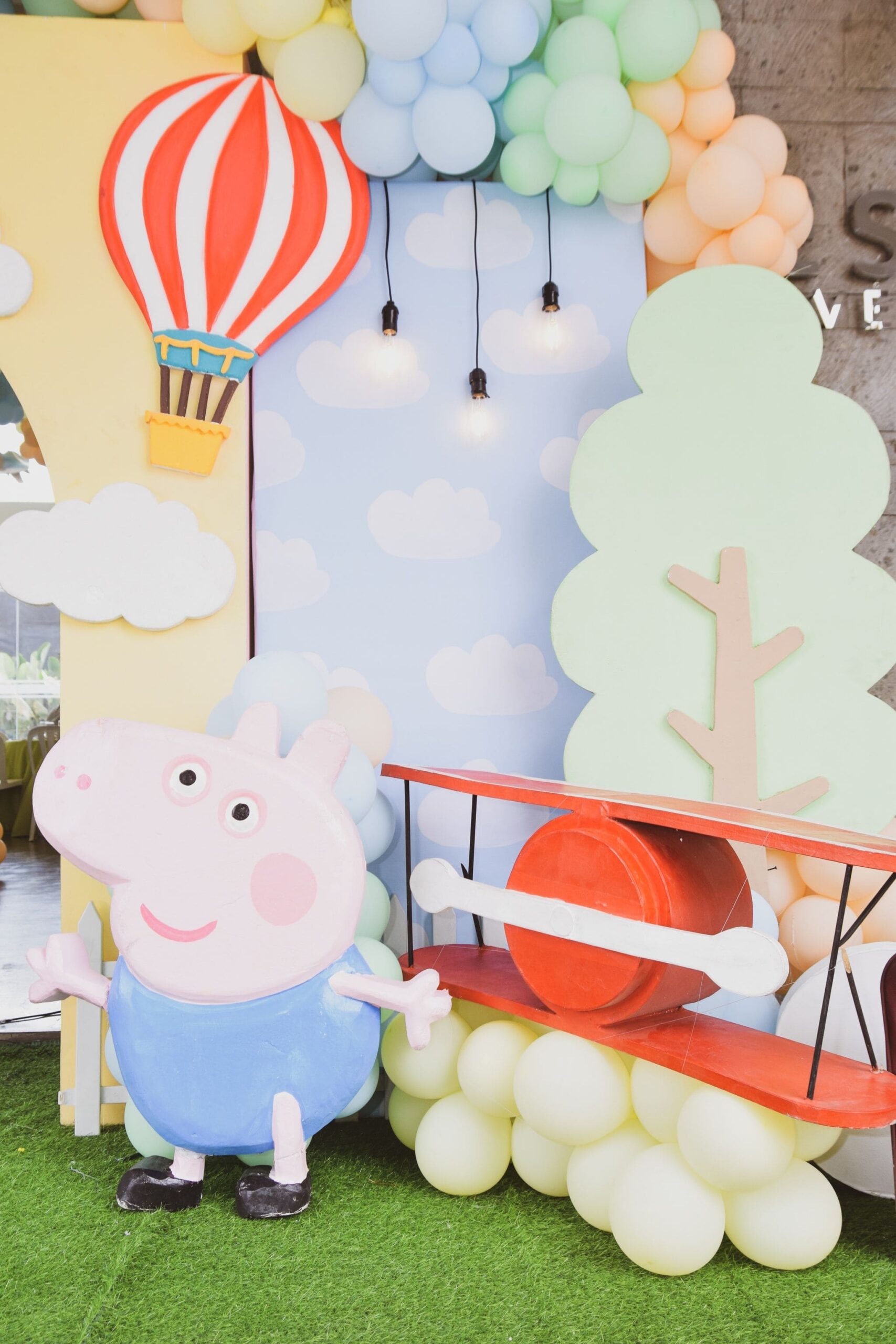 Creative Gorg the Pig-themed party setup in the Philippines with Gorg character decorations, farm-inspired props, and colorful accents