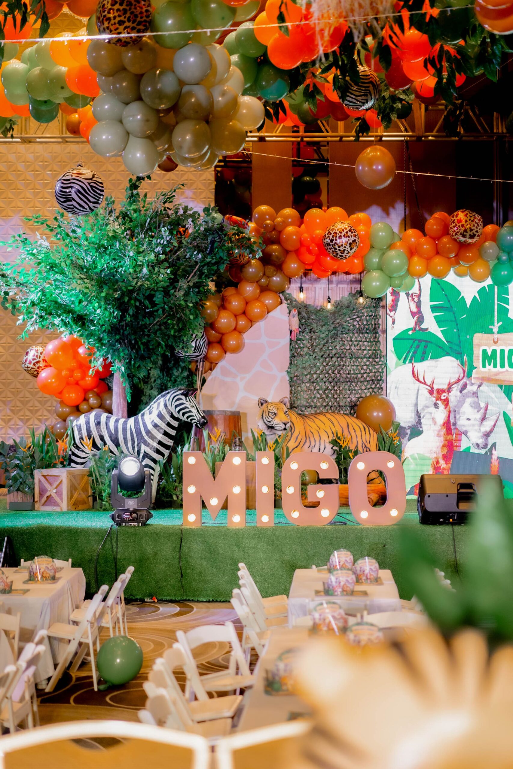 Trending birthday themes for kids – Safari party decor in the Philippines with wild animal decor and tropical colors