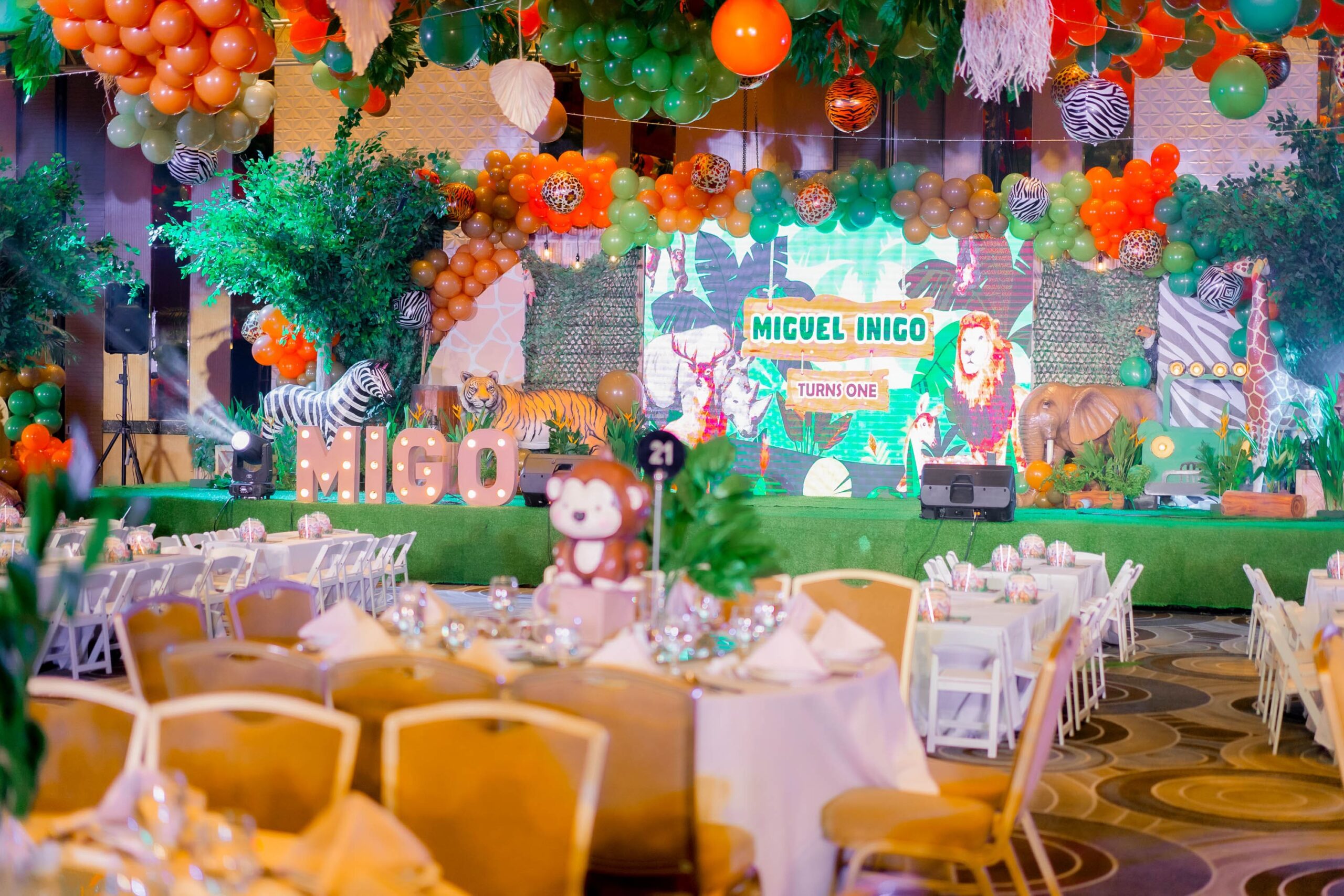 Trending birthday themes for kids – Safari party decor in the Philippines with wild animal decor and tropical colors