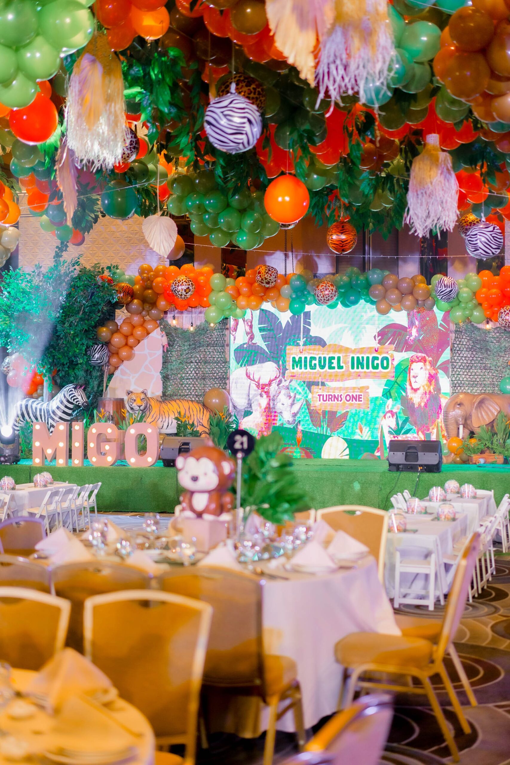 Trending birthday themes for kids – Safari party decor in the Philippines with wild animal decor and tropical colors