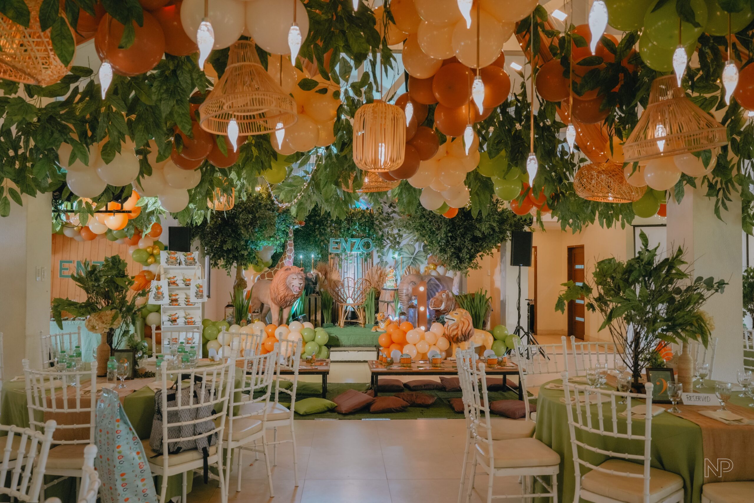 Trending birthday themes for kids – Safari party decor in the Philippines with wild animal decor and tropical colors