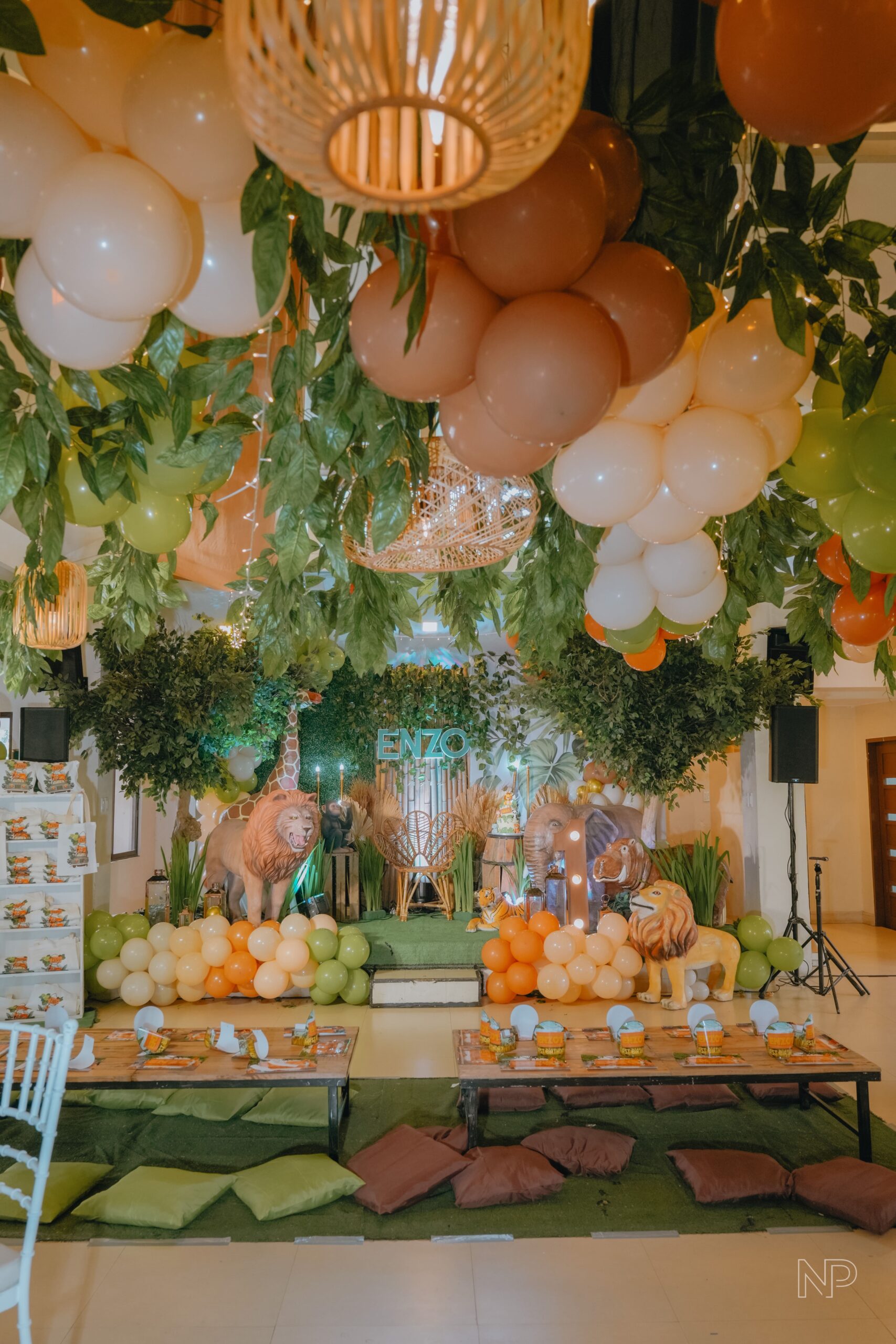 Trending birthday themes for kids – Safari party decor in the Philippines with wild animal decor and tropical colors