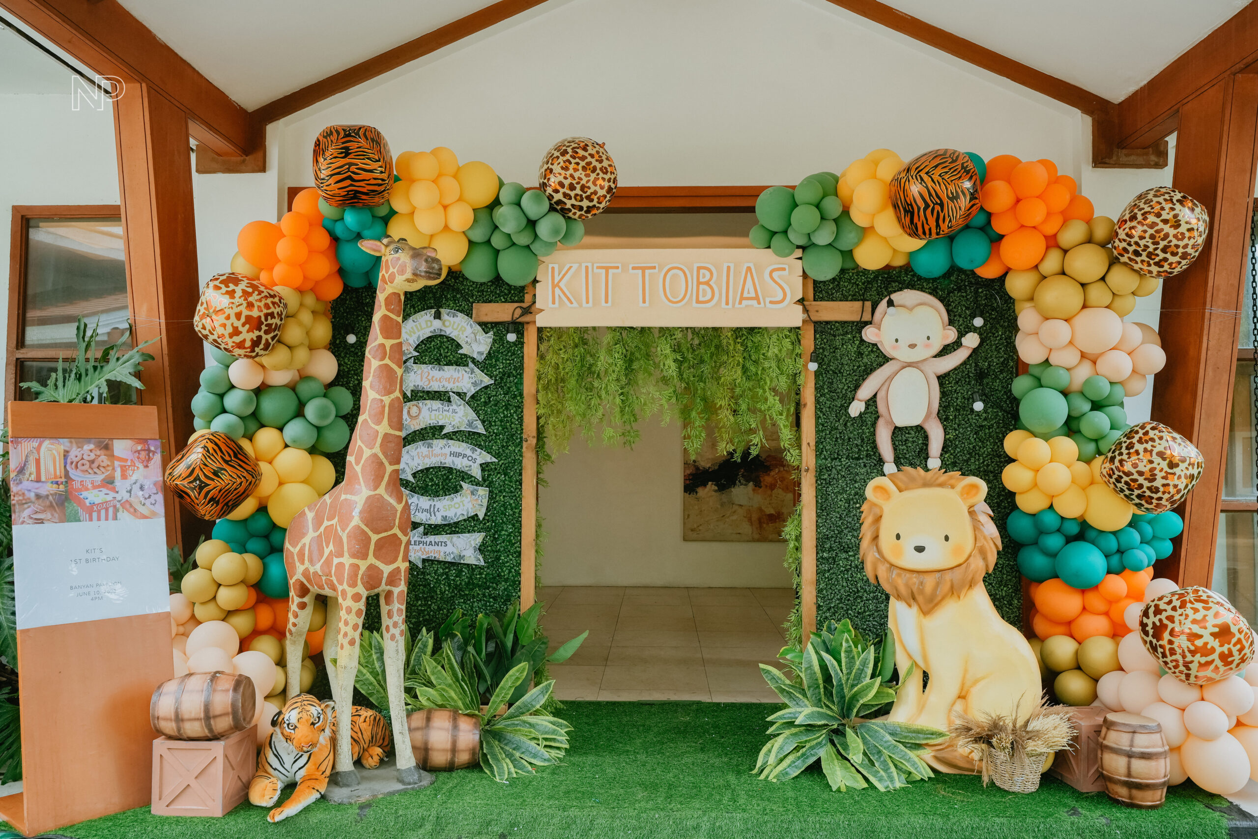 Trending birthday themes for kids – Safari party decor in the Philippines with wild animal decor and tropical colors