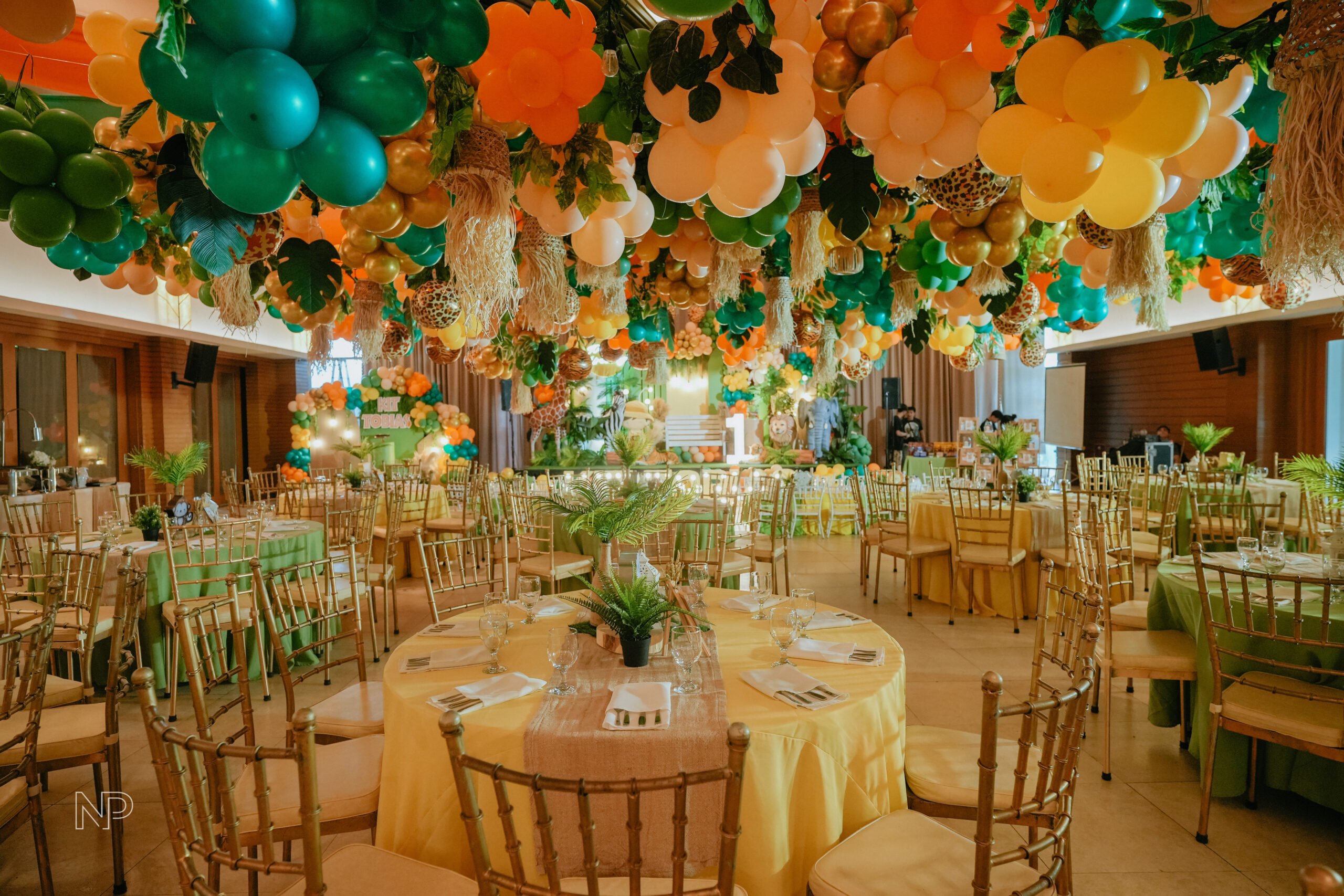 Trending birthday themes for kids – Safari party decor in the Philippines with wild animal decor and tropical colors