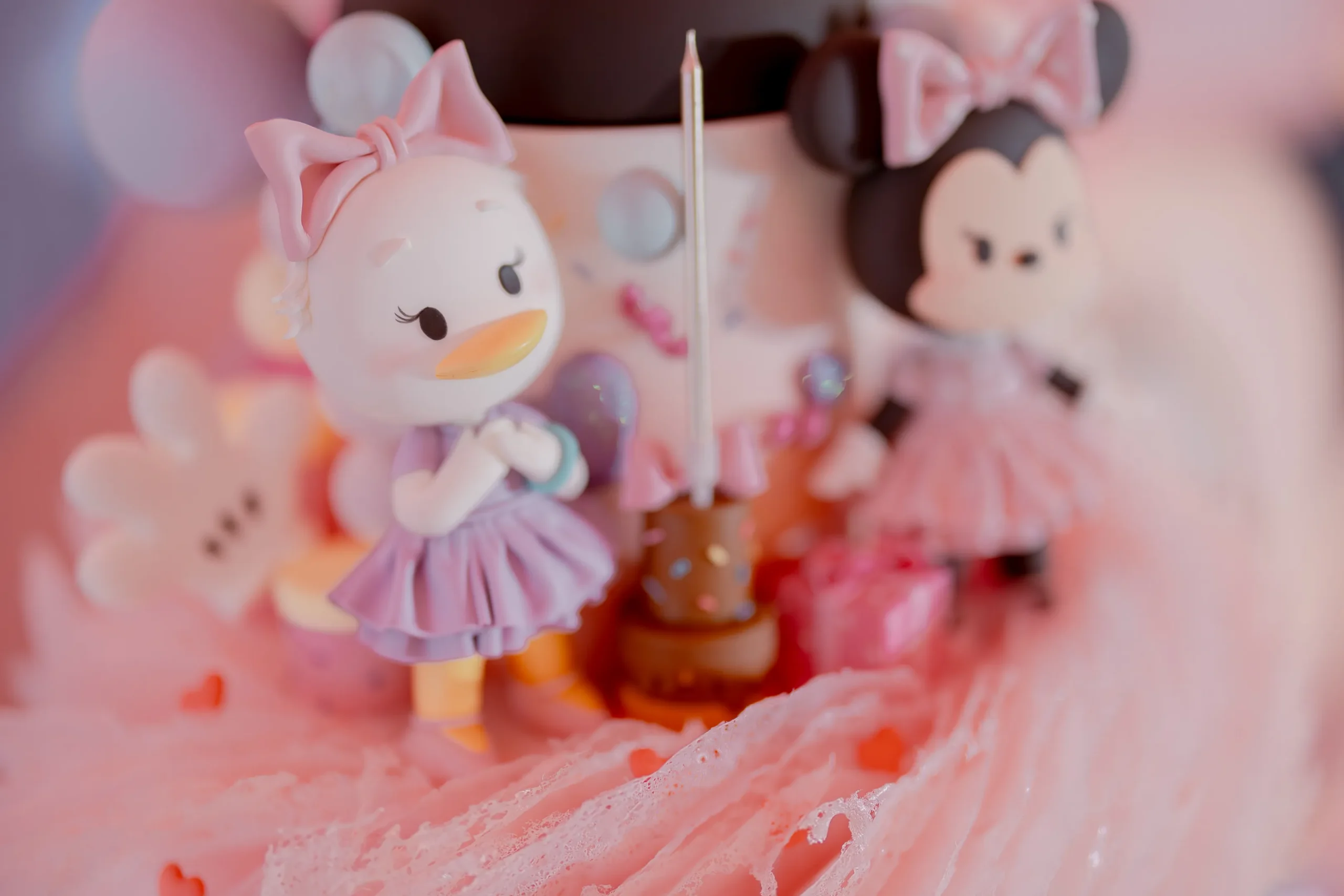 Minnie Mouse birthday backdrop for Kyryn with oversized daisies, pastel balloons, bows and Disney character decorations